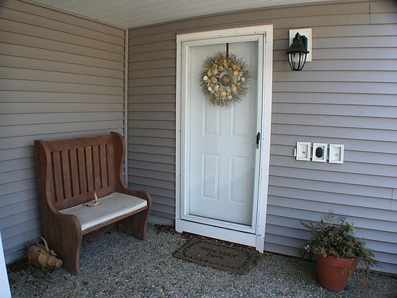 2nd image of 546 White Cliff Dr