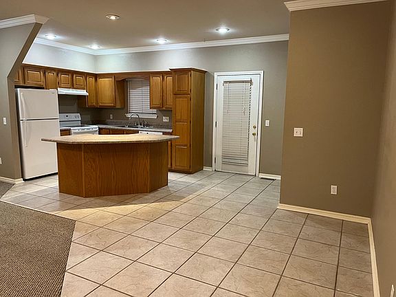Kitchen nook, w Washer/Dryer room behind that wall