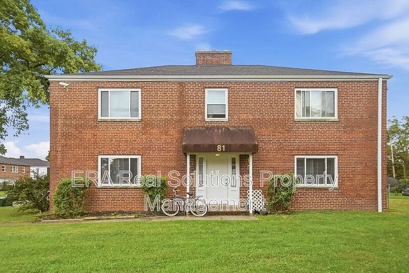 81 N Hampton Rd — Photo 3