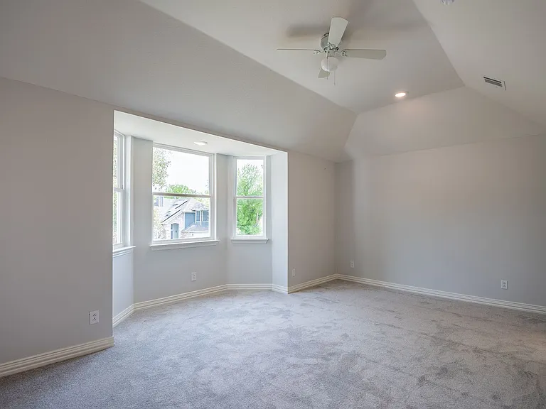 2318 Bennington Dr — Photo 8