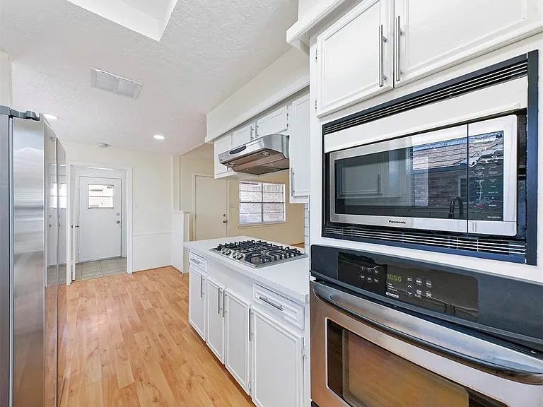 14006 Briarworth Dr — Photo 8