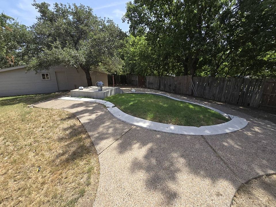 1st image of 301 El Chico Trl