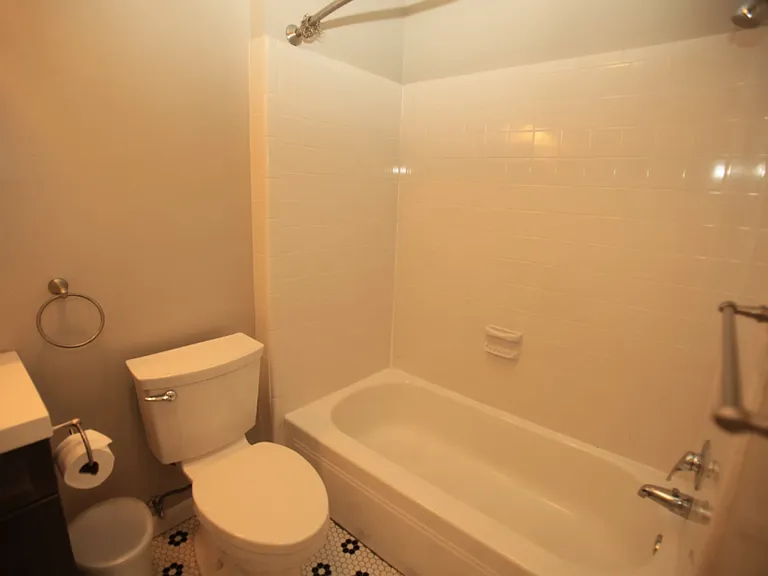 526 S Division St #526-1 — Photo 34