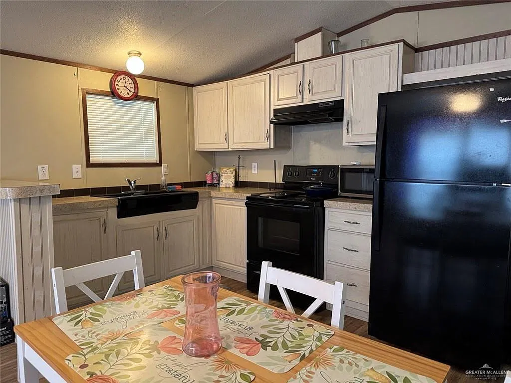 1 bed, 1.0 bath, 640 sqft, $800 — Photo 2