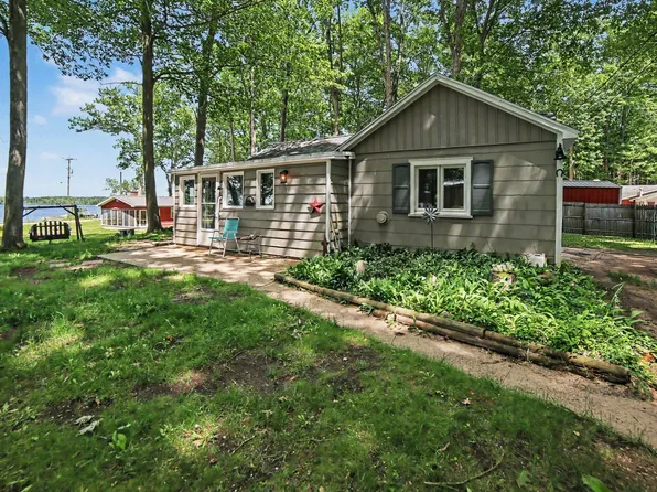 2518 N 18th St, Fountain, MI 49410