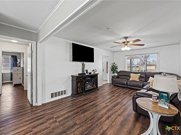 5th image of 2417 Robin Rd