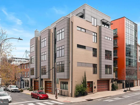 152 Vine St, Philadelphia, PA 19106