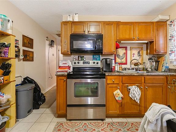 4th image of 2344-46 Lyndell Dr