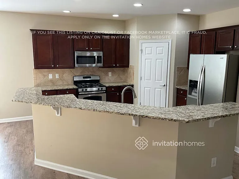 160 Edgewater Trl — Photo 7