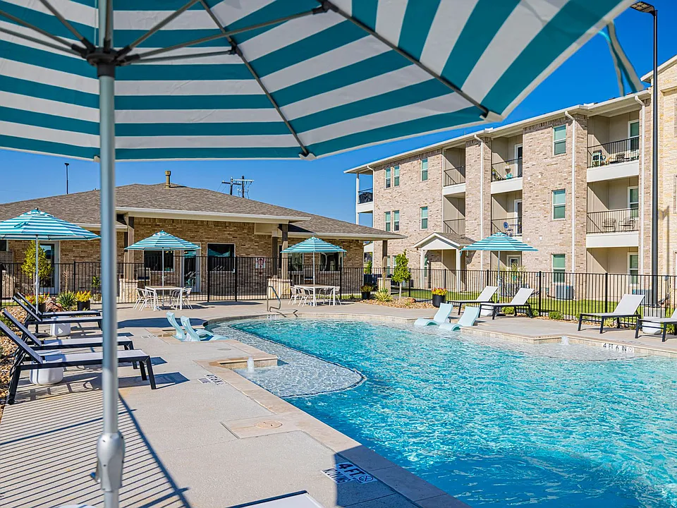 The Flats at Van Alstyne - New Luxury Apartment Home