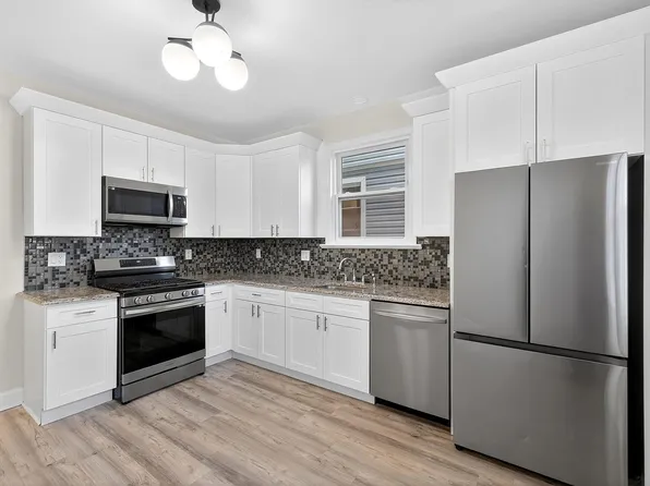 784 Avenue C image 2 of 25