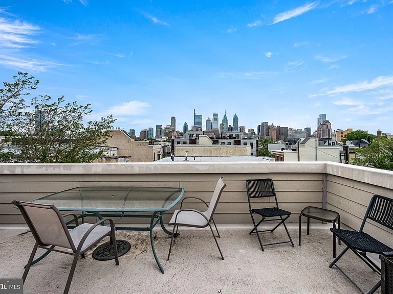 1014 S Bouvier St — Photo 23