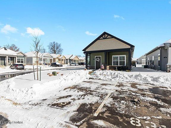 3rd image of 831 Rosemary Ln
