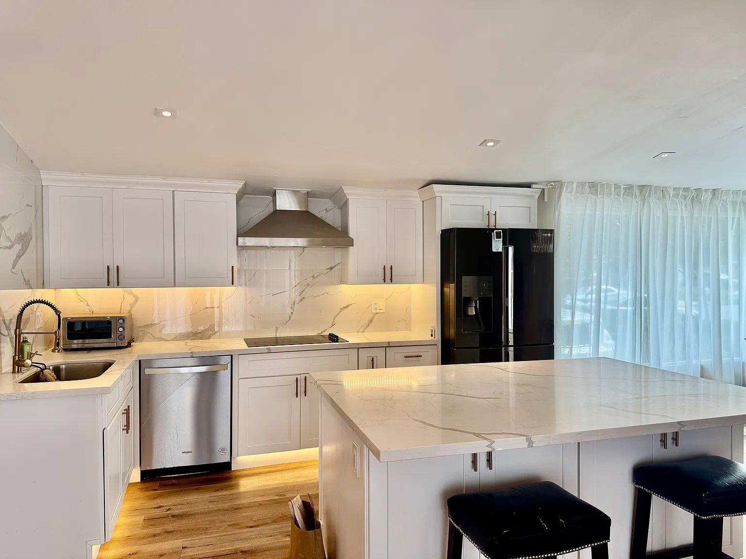 660 Beach St — Photo 1