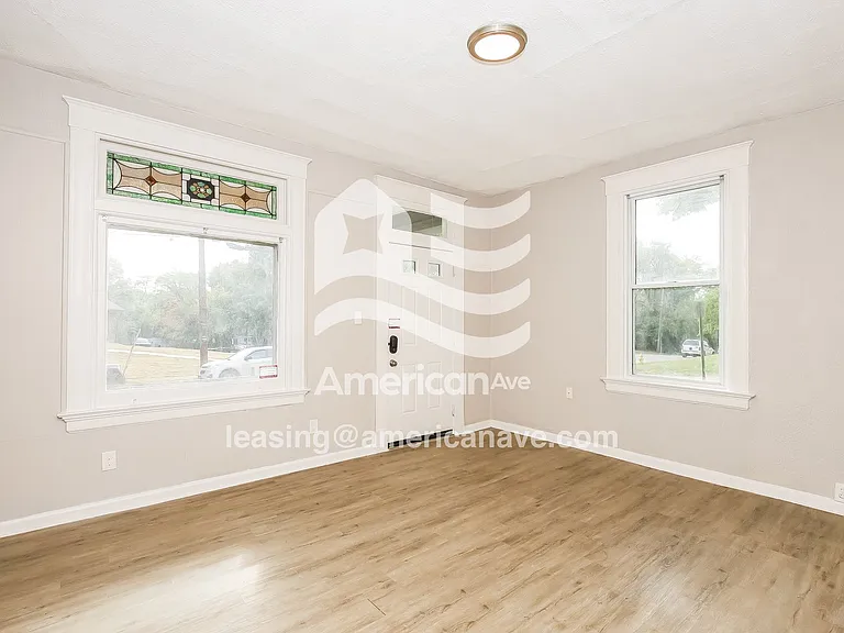 645275_004_living_room_14043027.jpg