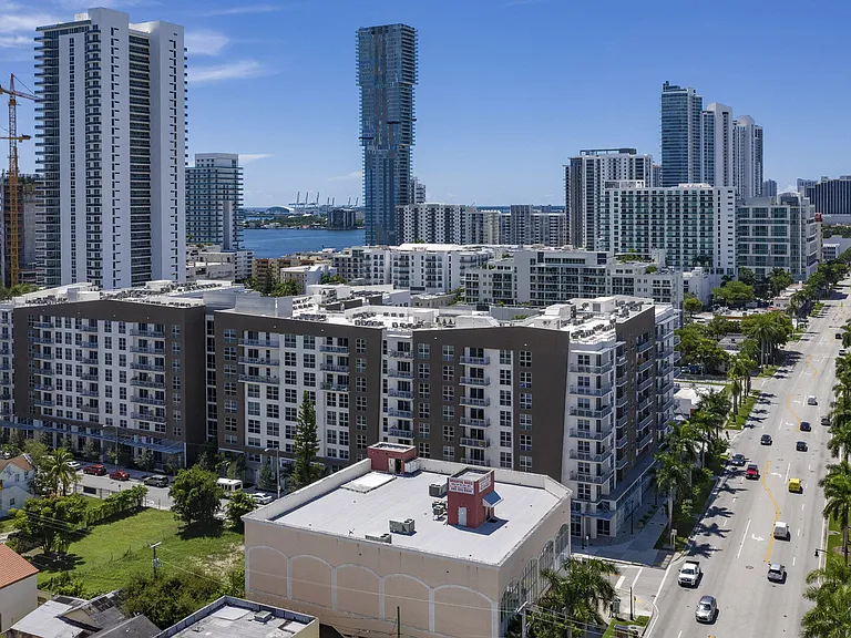 Blu27 at Edgewater — Photo 77