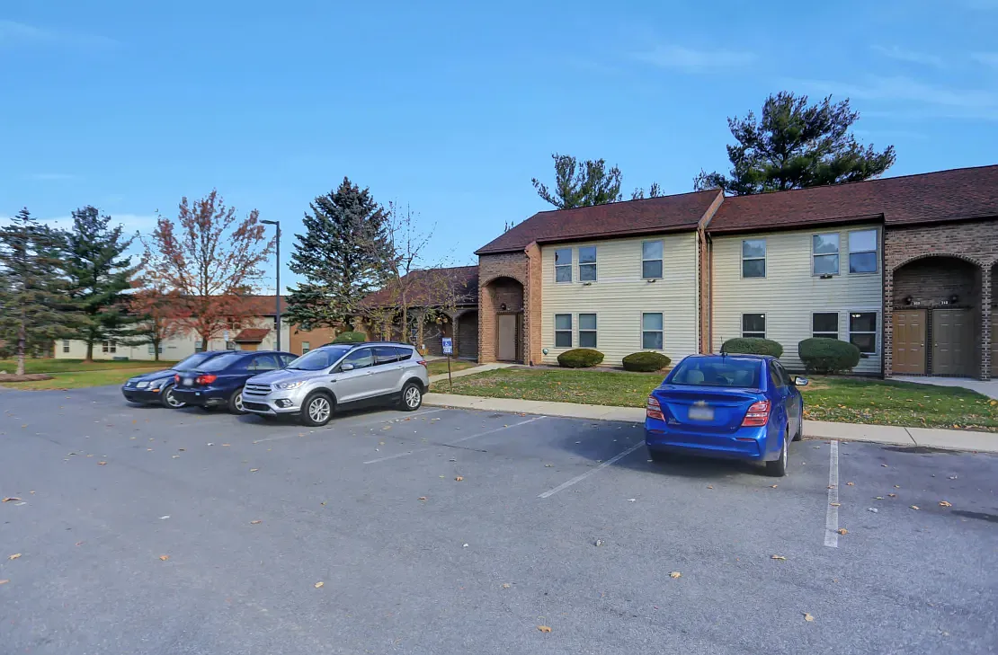 Roxbury Ridge Apartments — Photo 2