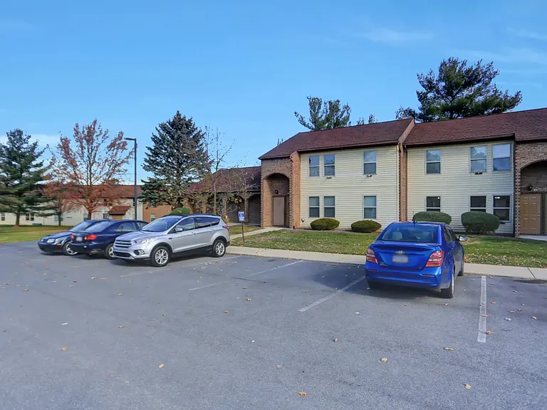 Roxbury Ridge Apartments — Photo 2