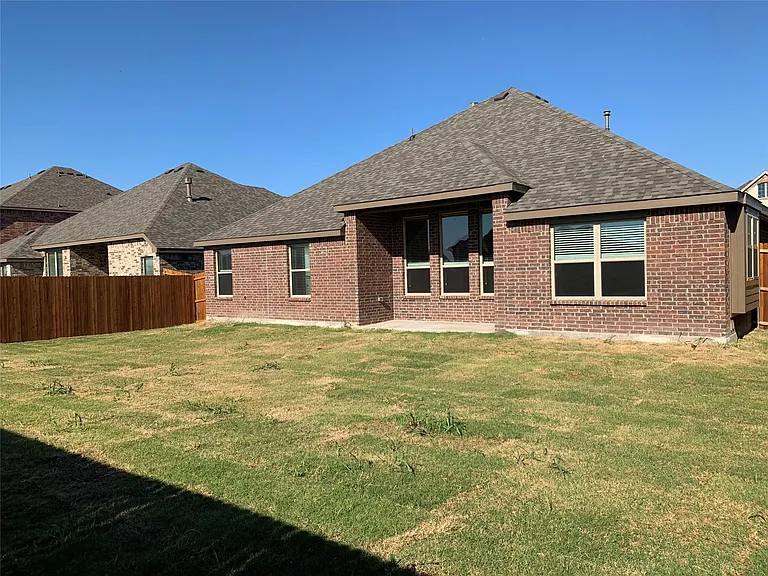 325 Delaford Dr — Photo 9