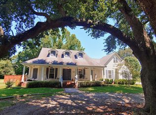 15 White Apple Rd, Natchez, MS 39120