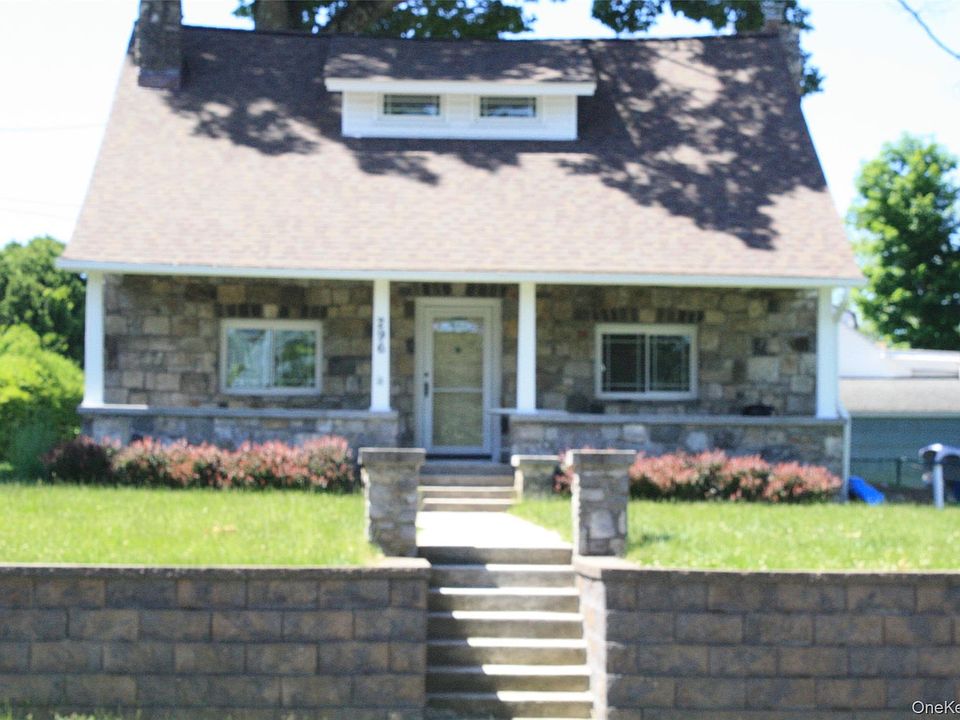 1st image of 296 Lakeshore Drive E