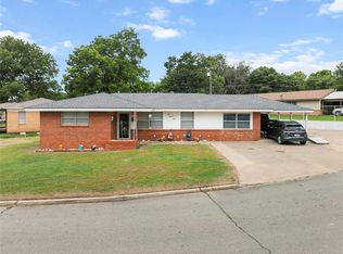 1007 NW 7th St, Lindsay, OK 73052