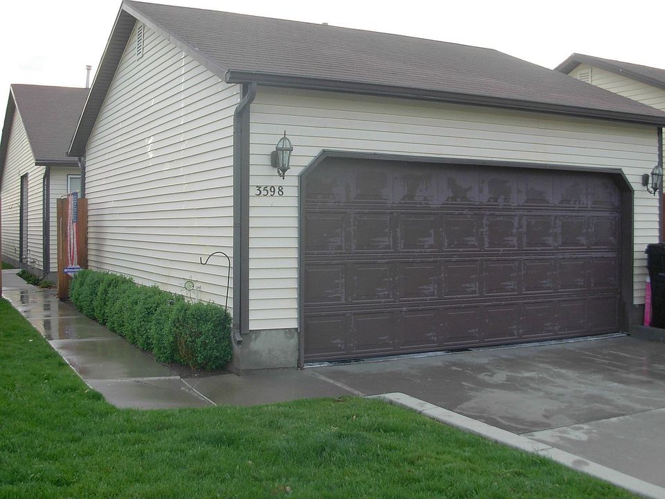 Great Condo, end unit