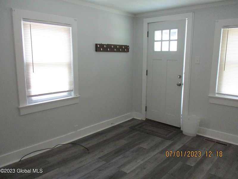 4th image of 13 Prospect Avenue