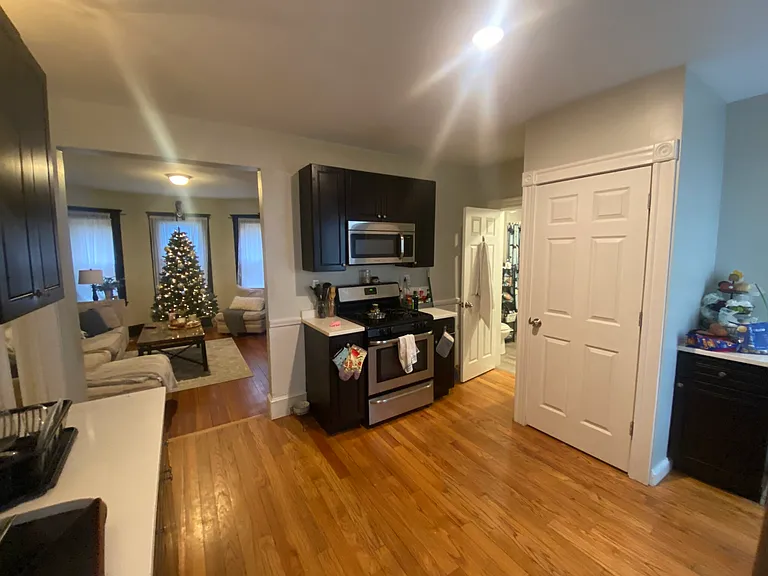 10 Taft St #3A — Photo 5