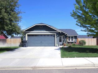 6411 Penrose Point Dr, Pasco, WA 99301