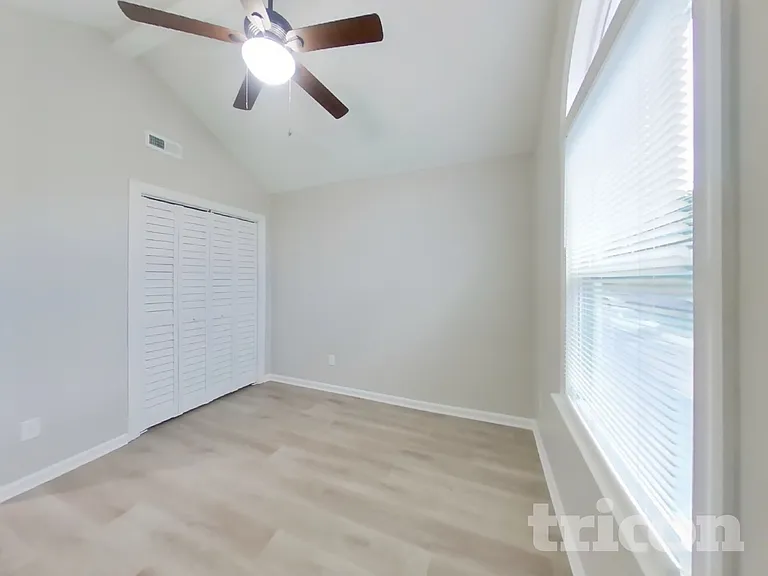 2501 Haybrook Ln — Photo 14