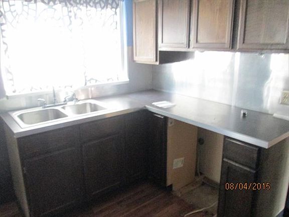 4th image of 456 Rockcliff Cir