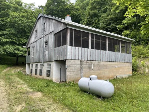 2065 Woods Prong Rd, Linden, TN 37096