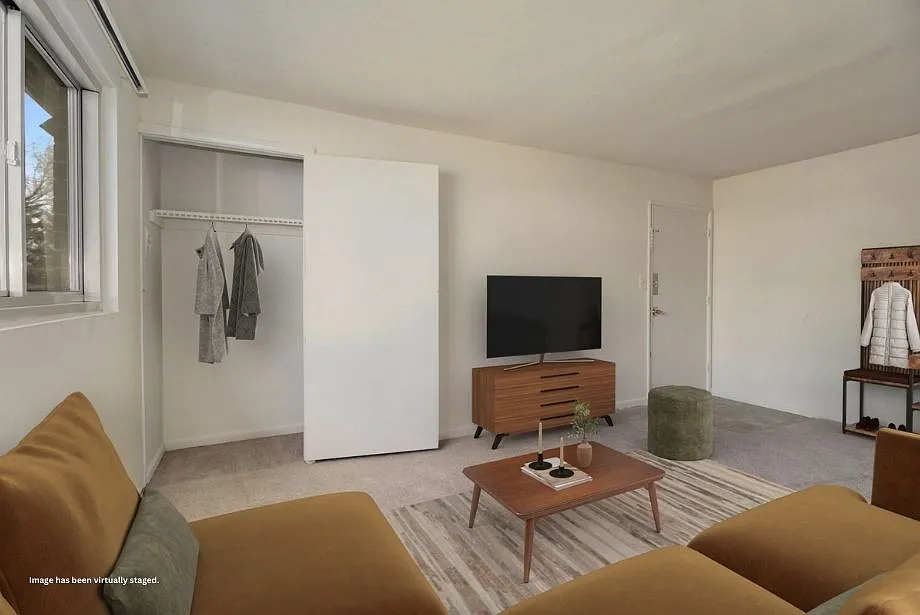 Barclay Square Apartments — Photo 4