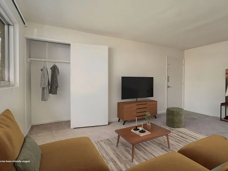 Barclay Square Apartments — Photo 4