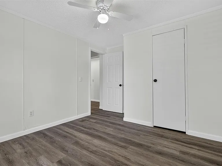 1955 Lauren Ln — Photo 26