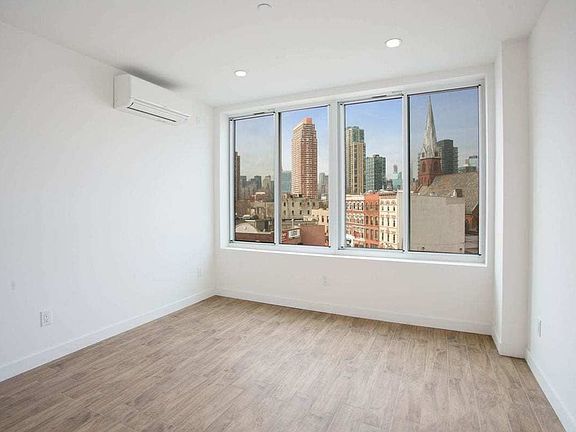 5th image of 1044 Jackson Ave #3