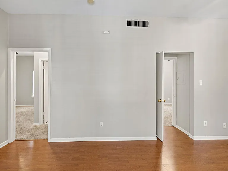 712 Graham Pl #203 — Photo 6