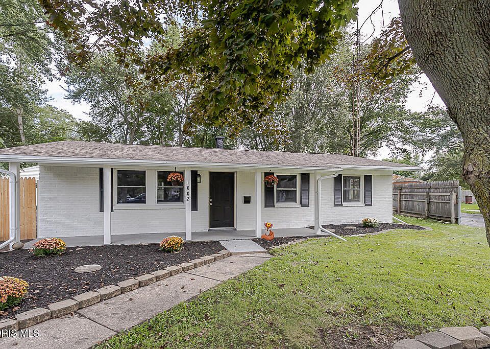 1st image of 1002 Park Ln