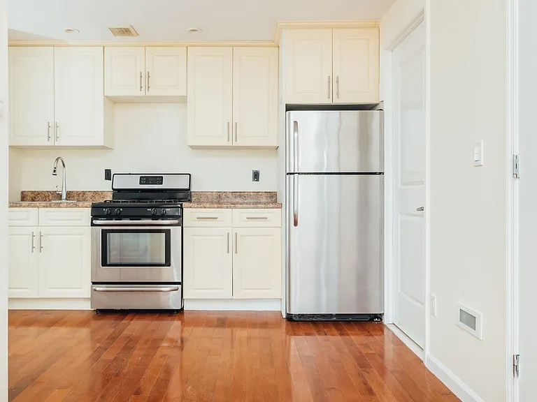 263 Evergreen Ave #3F — Photo 6