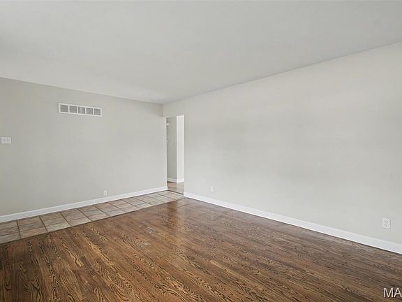 3rd image of 596 Haventree Dr