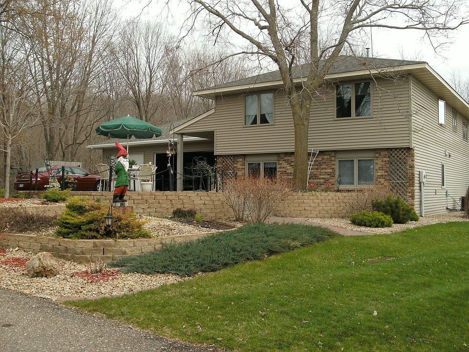 Fully maintenance free exterior with heated 3-car garage