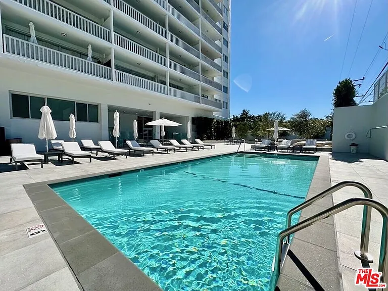 999 N Doheny Dr #406 — Photo 7