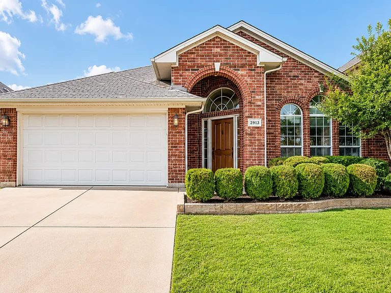 8833 Sunset Trace Dr — Photo 1