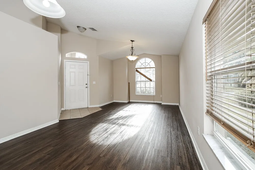 4 bed, 2.0 bath, 1819 sqft, $2,855 — Photo 3