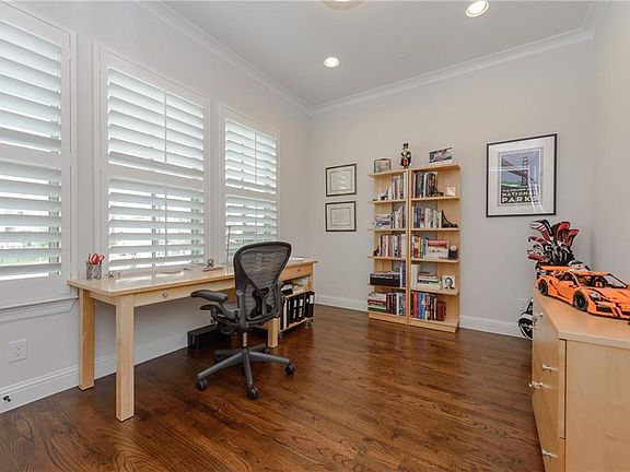 5th image of 4872 Isleworth Dr