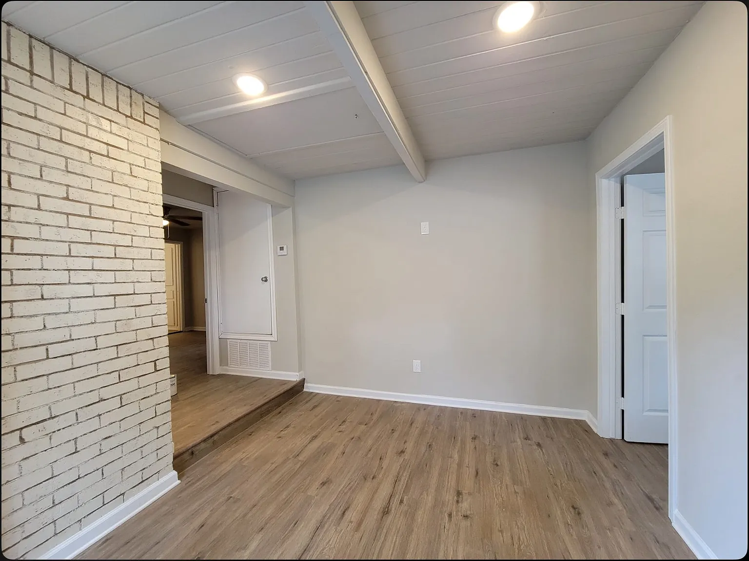 2 bed, 700 sqft, $1,250 — Photo 1