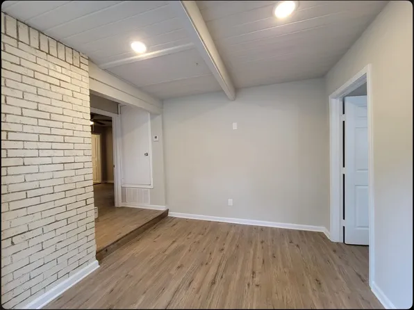 211 Gilbert Ln, San Antonio, TX 78213