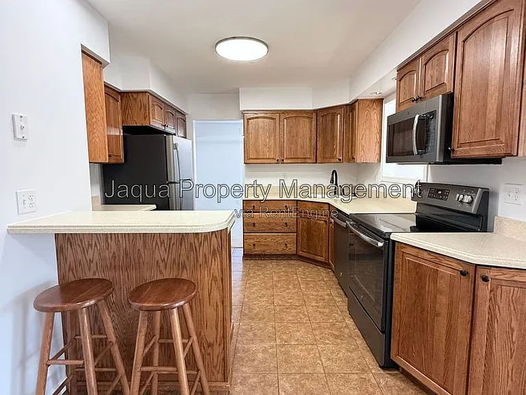 2383 Quincy Ave — Photo 8