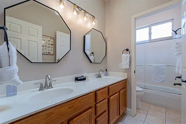 174 S Laguna Dr — Photo 38